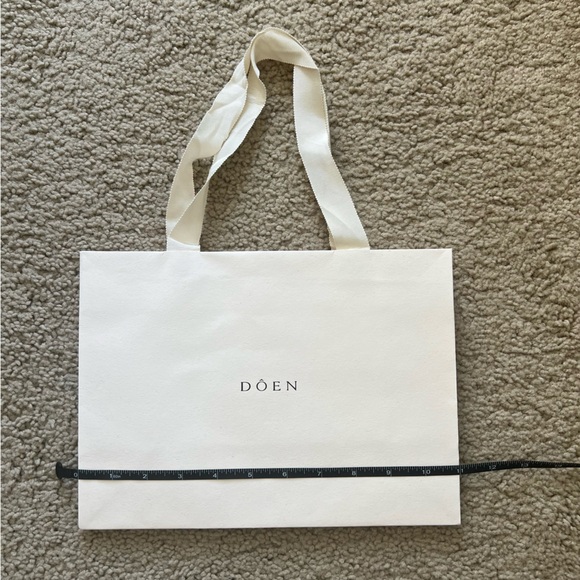 Doen paper shopping tote bag/gift bag - Picture 1 of 5
